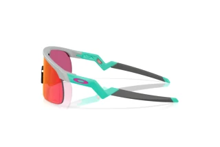 Vue latérale Oakley RESISTOR (OJ9010 - 901026)