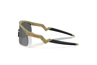 Vue latérale Oakley RESISTOR (OJ9010 - 901032)