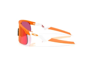 Vue latérale Oakley RESISTOR (OJ9010 - 901042)